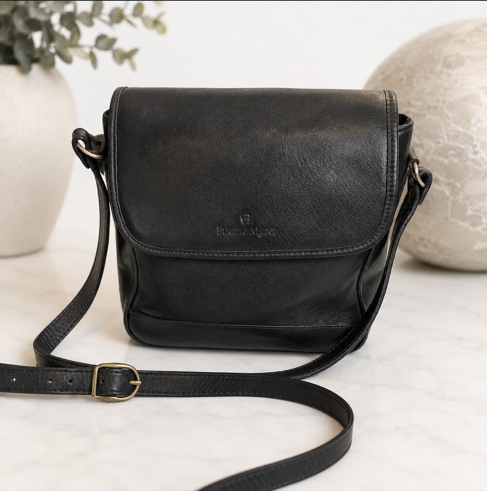 Etienne Aigner Black Leather Saddle Handbag Crossbody Shoulder Bag Vintage EUC